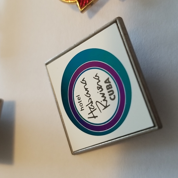Vintage CUBA PINS (1970s) - Picture 7 of 10